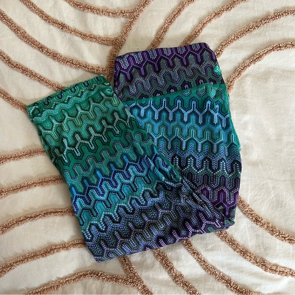 Prana over knee length cropped geometric print yoga pants - Picture 7 of 7